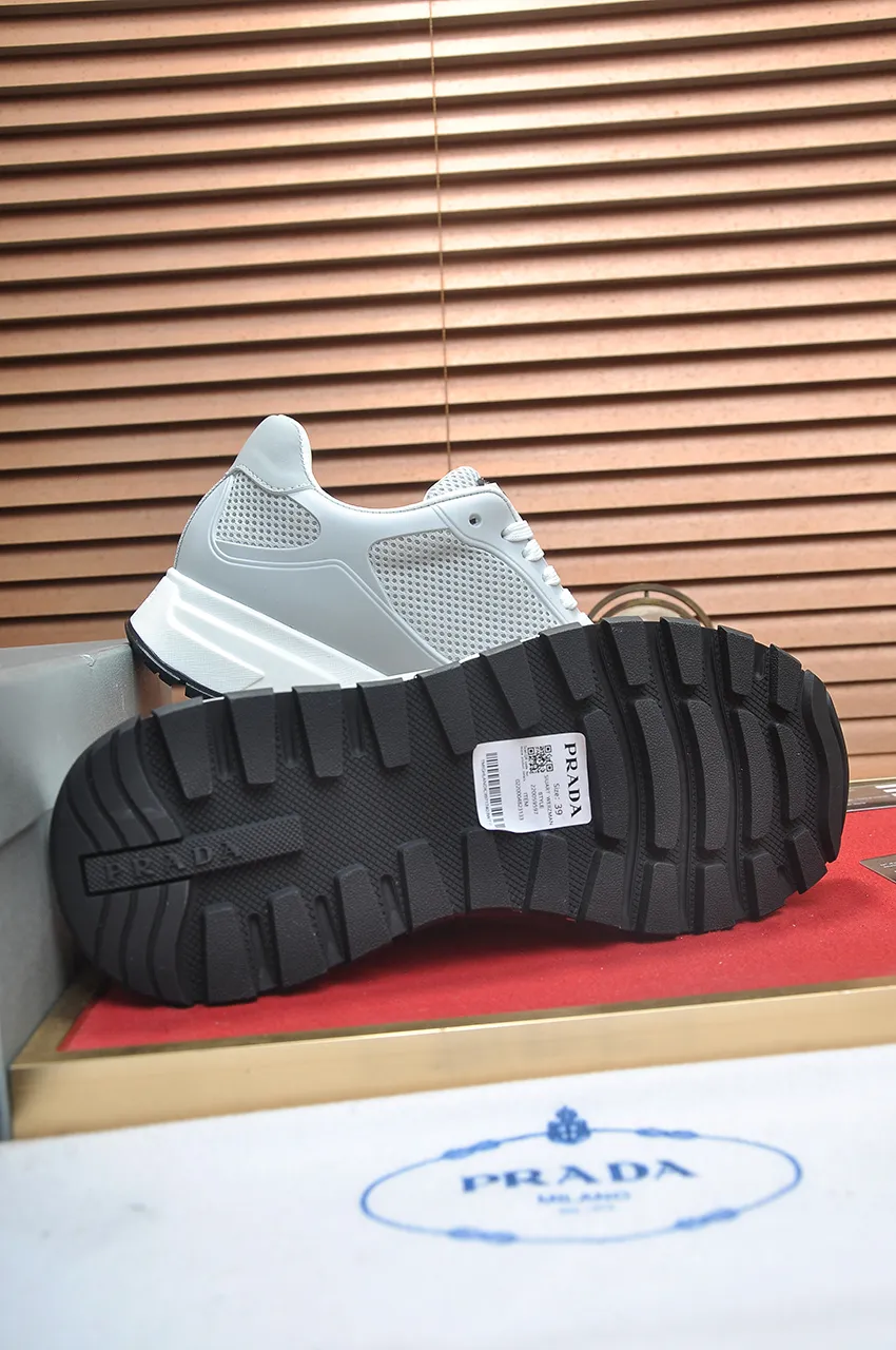 Men's shoes 💰580💶 [PRADA] Top original items, new seasonal styles, high-quality original items, top-grade high-mercerized cowhide combined with original breathable fabric + imported glue, imported stretch fabric inside with original cowhide feet, original thick outsole! Quality guaranteed! Code 38-45 (45 customized)